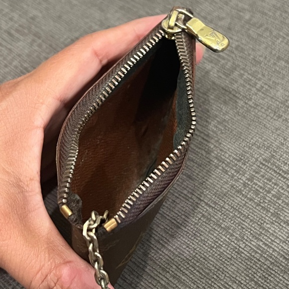 Louis Vuitton Monogram Key Pouch - Picture 3 of 7